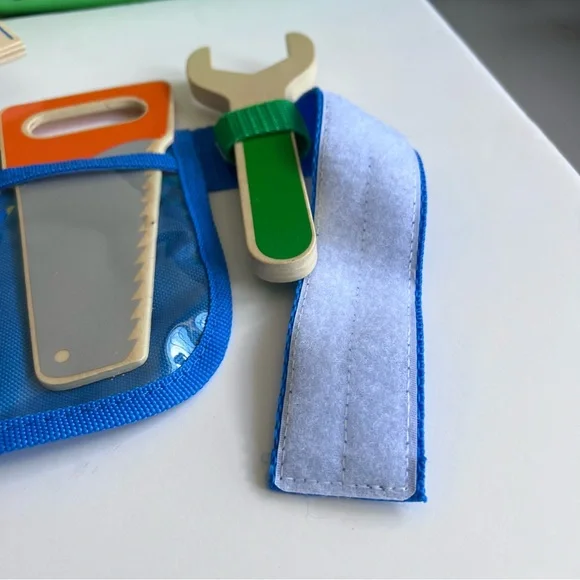 Melissa and Dug Wooden Tool Set with Belt - Picture 6 of 11
